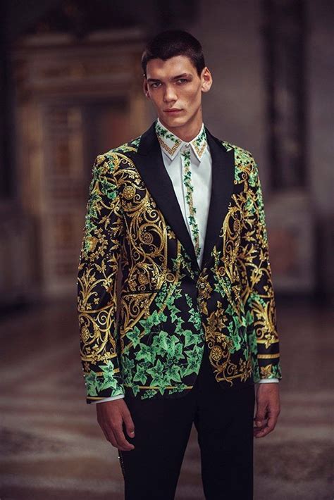 trajes de hombre versace|Trajes de Versace para hombre .